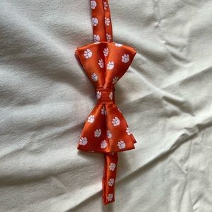 Clemson Tiger Paw pre-tied bowtie